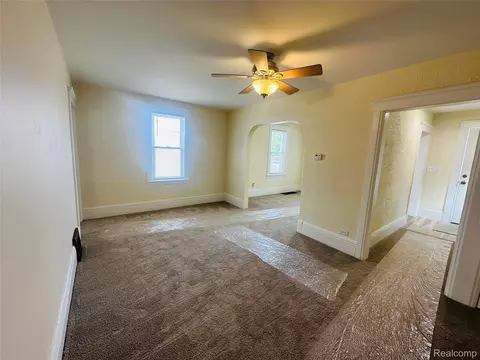 Living - 18576 Jefferson, Riverview, MI 48193 photo 3 of 5