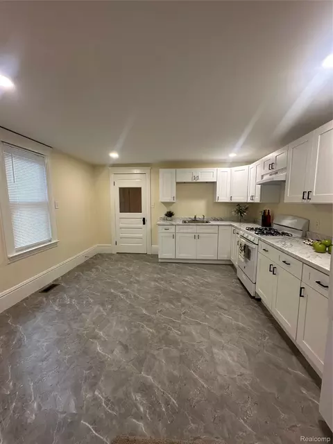 Kitchen - 18576 Jefferson, Riverview, MI 48193 photo 2 of 2