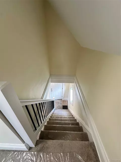 Entry Way - 18576 Jefferson, Riverview, MI 48193 photo 2 of 3
