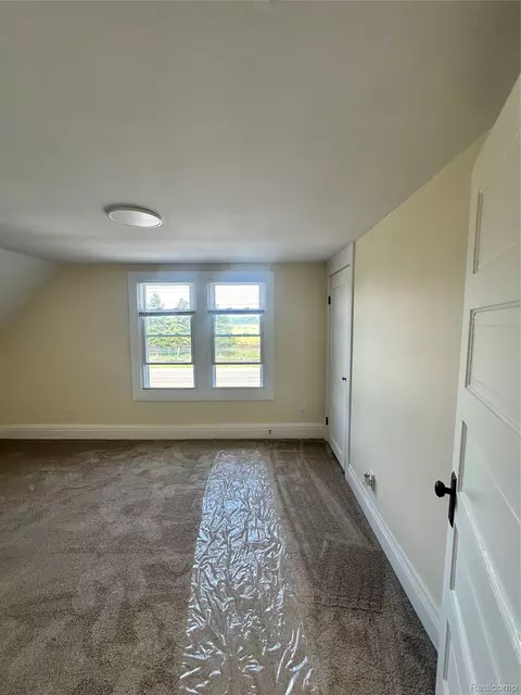 Bedroom - 18576 Jefferson, Riverview, MI 48193 photo 6 of 8