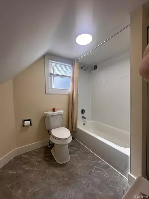 Bath - 18576 Jefferson, Riverview, MI 48193 photo 1 of 1
