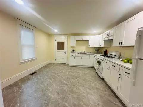 Kitchen - 18576 Jefferson, Riverview, MI 48193 photo 1 of 2