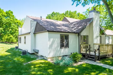2925 Staten Ave, Lansing, MI 48910