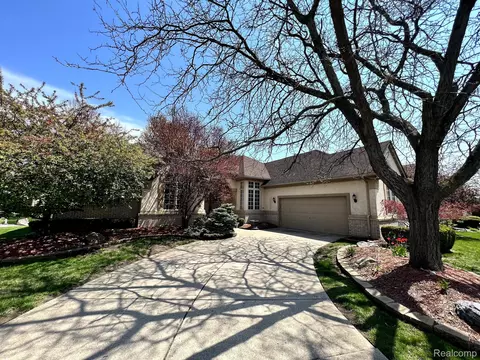48280 Elmwood Dr, Shelby Township, MI 48315
