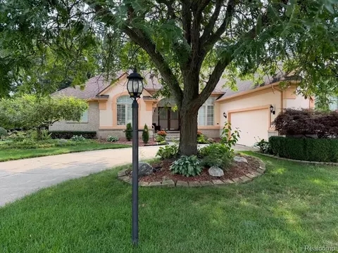 48280 Elmwood Dr, Shelby Township, MI 48315