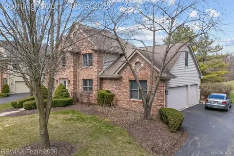 5681 Woodfield Pkwy, Grand Blanc, MI 48439