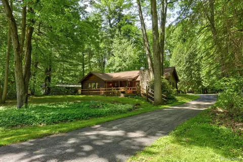 3814 S Towerline Rd, Bridgeport, MI 48722