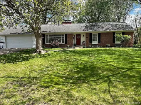 2507 Carlyle Dr, Kalamazoo, MI 49008