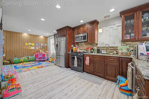 Kitchen - 5524 Maple St, Dearborn, MI 48126 photo 3 of 5