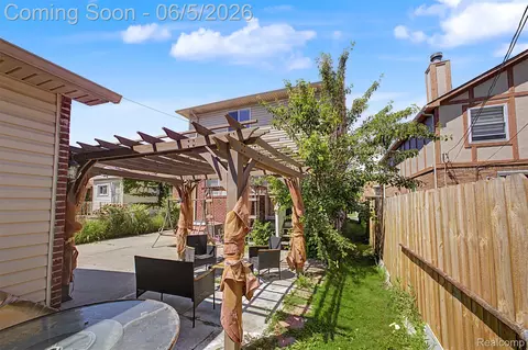 Exterior - 5524 Maple St, Dearborn, MI 48126 photo 2 of 2