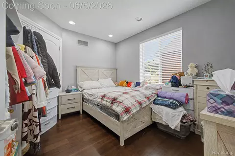 Bedroom - 5524 Maple St, Dearborn, MI 48126 photo 1 of 5