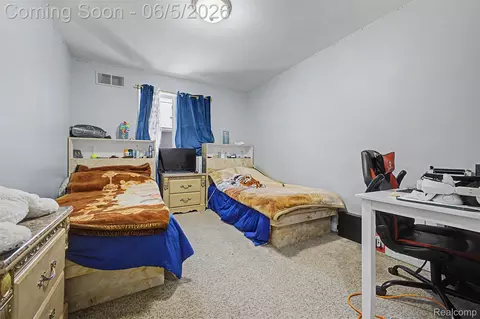 Bedroom - 5524 Maple St, Dearborn, MI 48126 photo 3 of 5