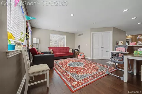 Living - 5524 Maple St, Dearborn, MI 48126 photo 5 of 6