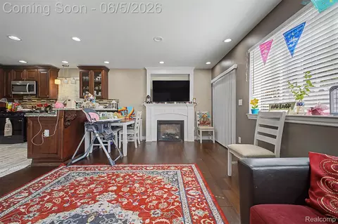 Living - 5524 Maple St, Dearborn, MI 48126 photo 4 of 6