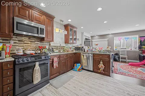 Kitchen - 5524 Maple St, Dearborn, MI 48126 photo 1 of 5