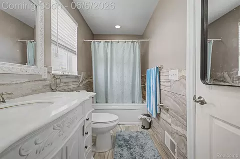 Bath - 5524 Maple St, Dearborn, MI 48126 photo 5 of 9