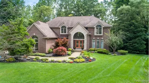 29148 Bradmoor Ct, Farmington Hills, MI 48334