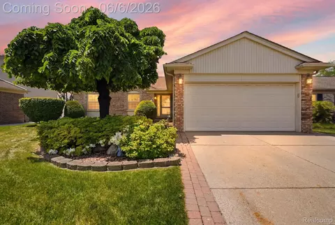 42321 Royal Ln, Clinton Township, MI 48038