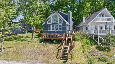 5338 Wildwood Dr, Genoa, MI 48843