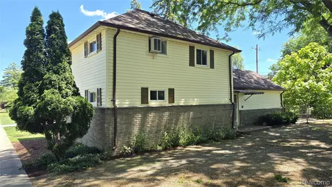 7993 Church Rd, Grosse Ile, MI 48138