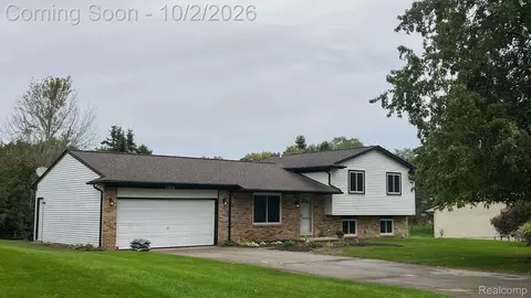 2668 Grass Valley Dr, White Lake, MI 48383