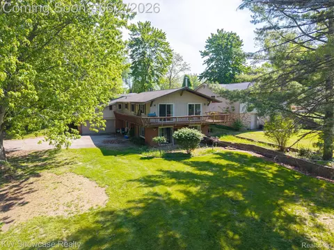 820 Clara St, Commerce, MI 48390