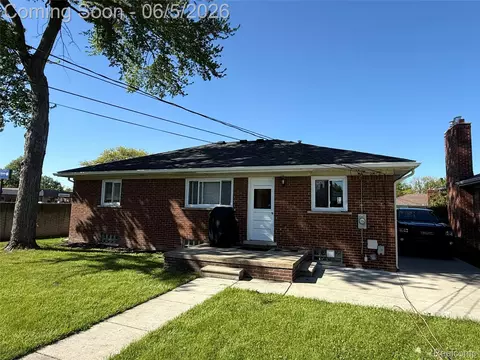 22306 Rosedale St, Saint Clair Shores, MI 48080