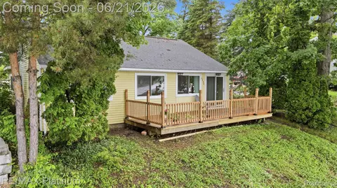 5504 Wildwood Dr, Genoa, MI 48843