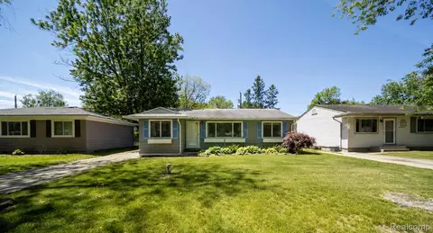 2363 Darnell St, Wolverine Lake, MI 48390