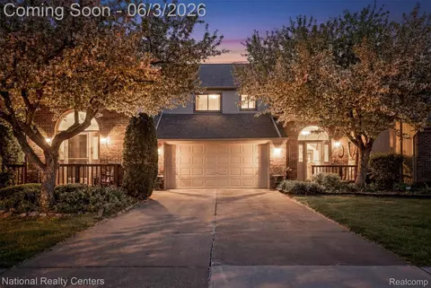 2203 Rochelle Park Dr, Rochester Hills, MI 48309