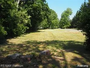 2491 Hoover Ave, West Bloomfield, MI 48324