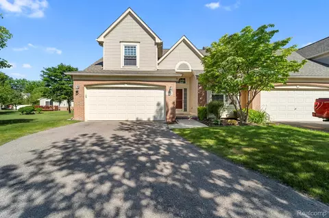 5514 Greenway Dr, Trenton, MI 48183