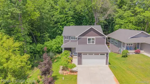 3259 Rush Lake Rd, Pinckney, MI 48169