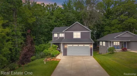 3259 Rush Lake Rd, Pinckney, MI 48169