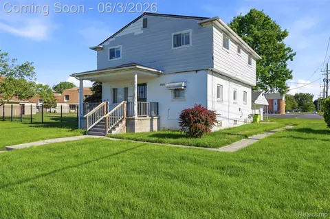 1631 Clara St, Clinton Township, MI 48036