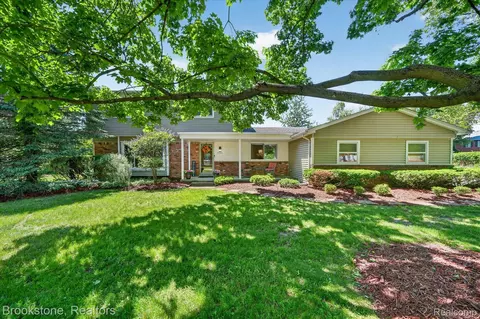 30261 Ardmore Dr, Farmington Hills, MI 48334