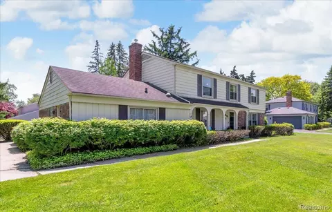 4055 Old Dominion Dr, West Bloomfield, MI 48323