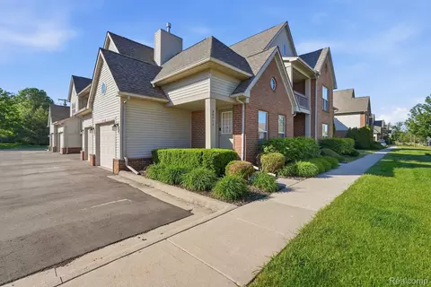 28712 Sheffield Ct, Chesterfield, MI 48047