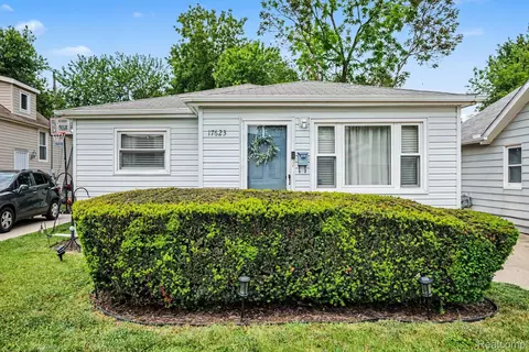 17623 Tennyson St, Roseville, MI 48066