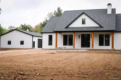 2 East Coon Lake Road, Genoa, MI 48843