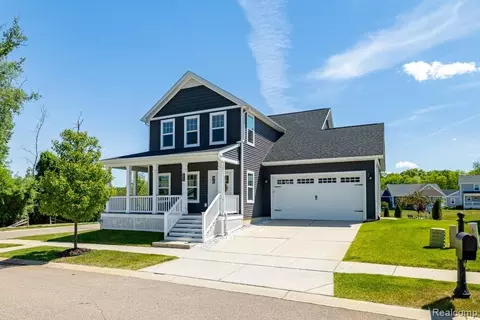 9261 Regency Blvd, Pinckney, MI 48169