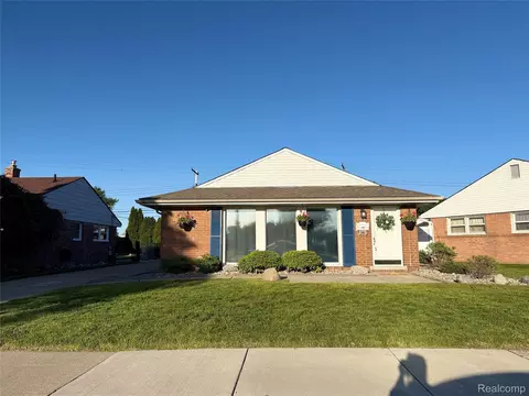 18271 Marsha St, Riverview, MI 48193
