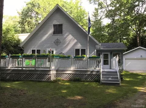9058 W Chippewa Trl, Benona, MI 49455