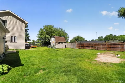 Exterior - 7166 Alpine Dr, Argentine, MI 48451 photo 6 of 8