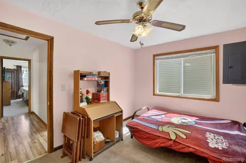 Bedroom - 7166 Alpine Dr, Argentine, MI 48451 photo 3 of 5