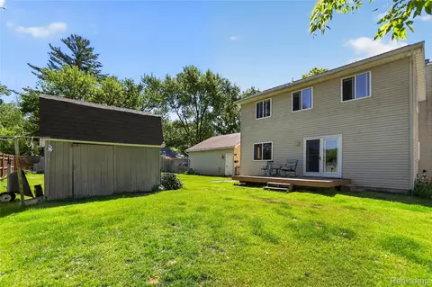 Exterior - 7166 Alpine Dr, Argentine, MI 48451 photo 7 of 8