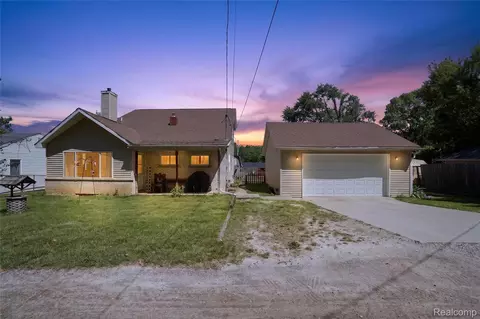 7166 Alpine Dr, Argentine, MI 48451