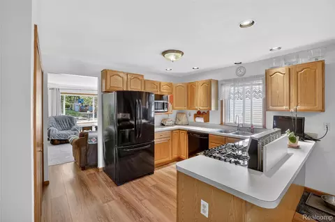 Kitchen - 7166 Alpine Dr, Argentine, MI 48451 photo 1 of 3