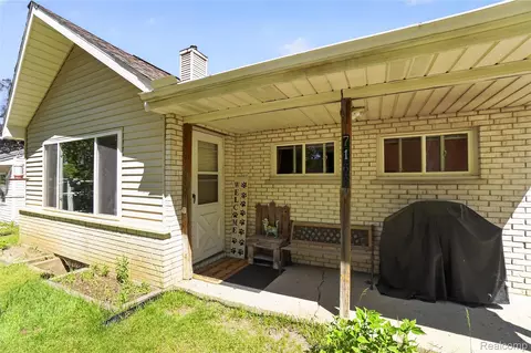 Exterior - 7166 Alpine Dr, Argentine, MI 48451 photo 3 of 8