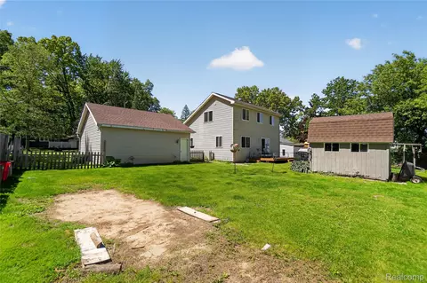 Exterior - 7166 Alpine Dr, Argentine, MI 48451 photo 5 of 8